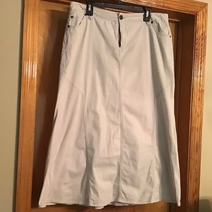 Women’s light khaki skirt!